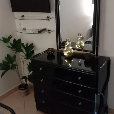 Apartment Comfort On A Small Scale! Athens