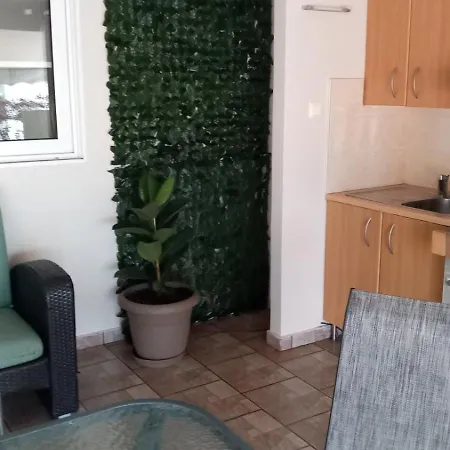 Apartment Comfort On A Small Scale! *